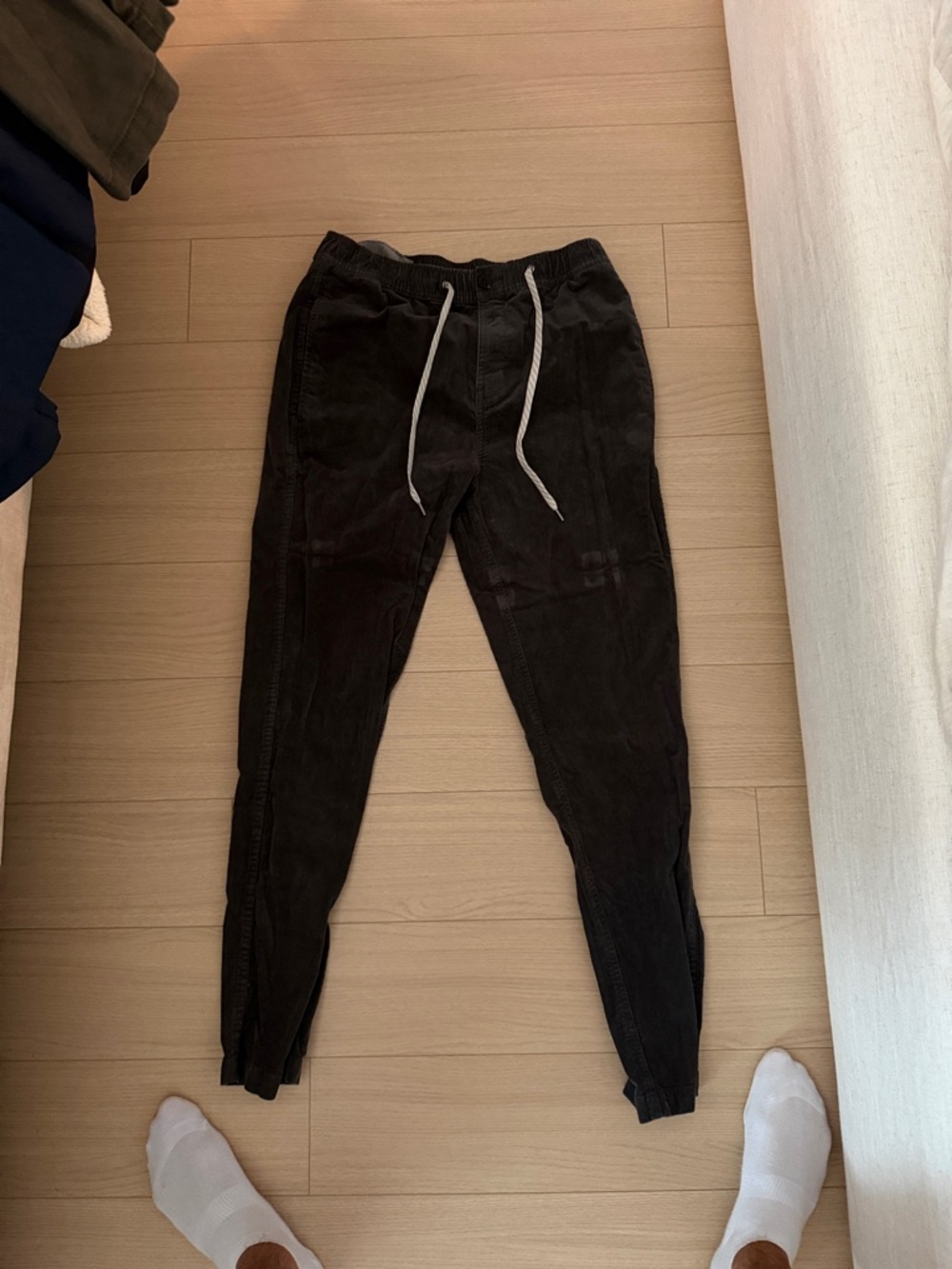 Vuori Men's Corduroy Pants in Black